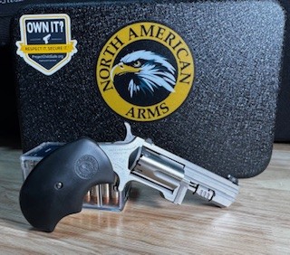 Photo of recluse with case